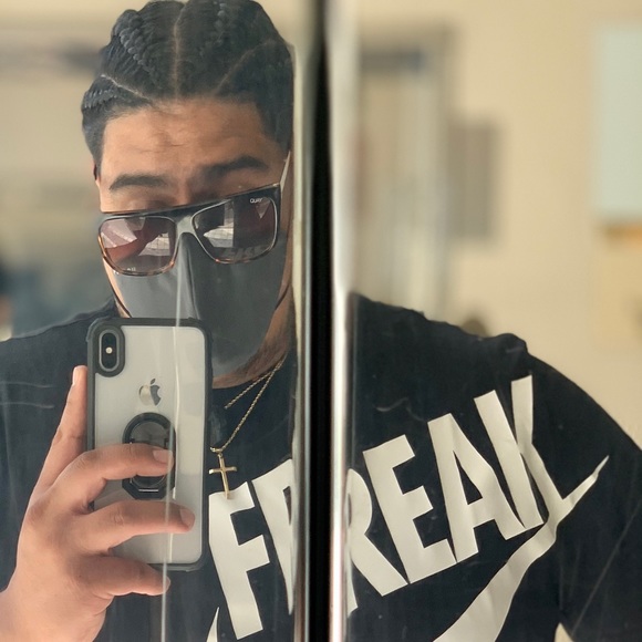 Meet your Posher, Carlos - Picture 1 of 1